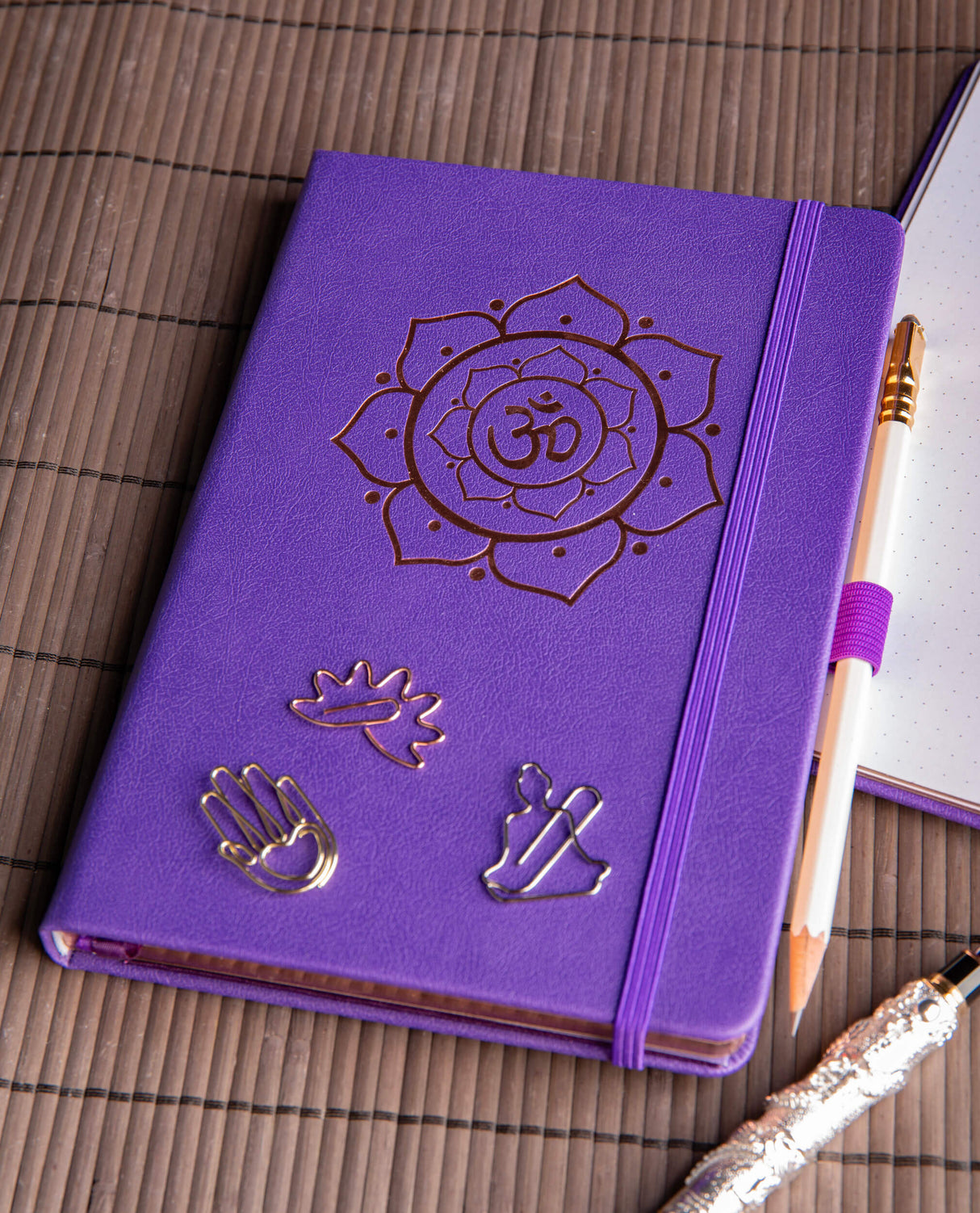 Yoga Notizbuch A5 - OM lila - YOGISHOP