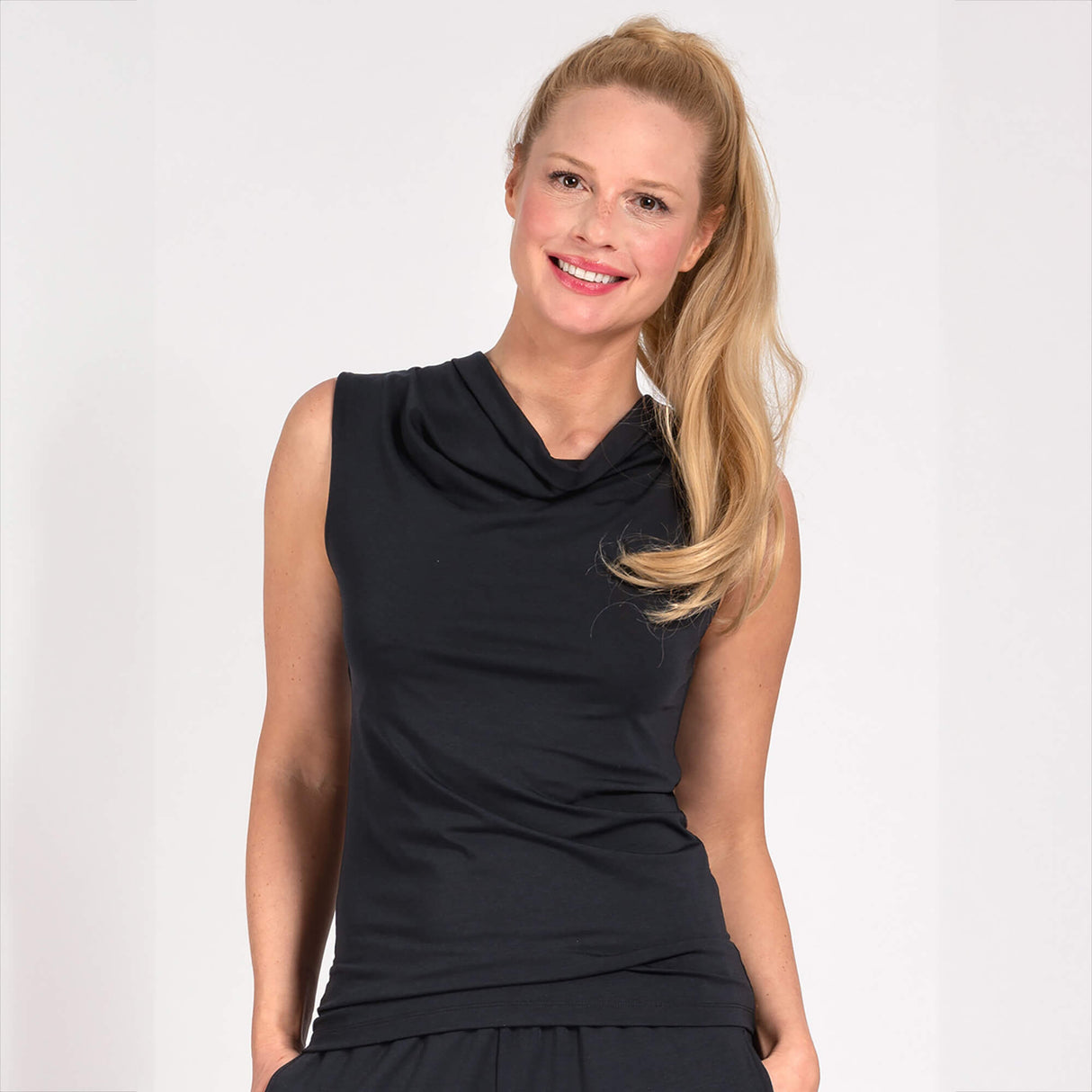 Yoga Top Eva - Black, aus Naturmaterial - YOGISHOP