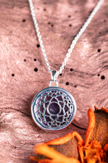 Kronen-Chakra Anhänger mit Amethyst und Kette - YOGISHOP