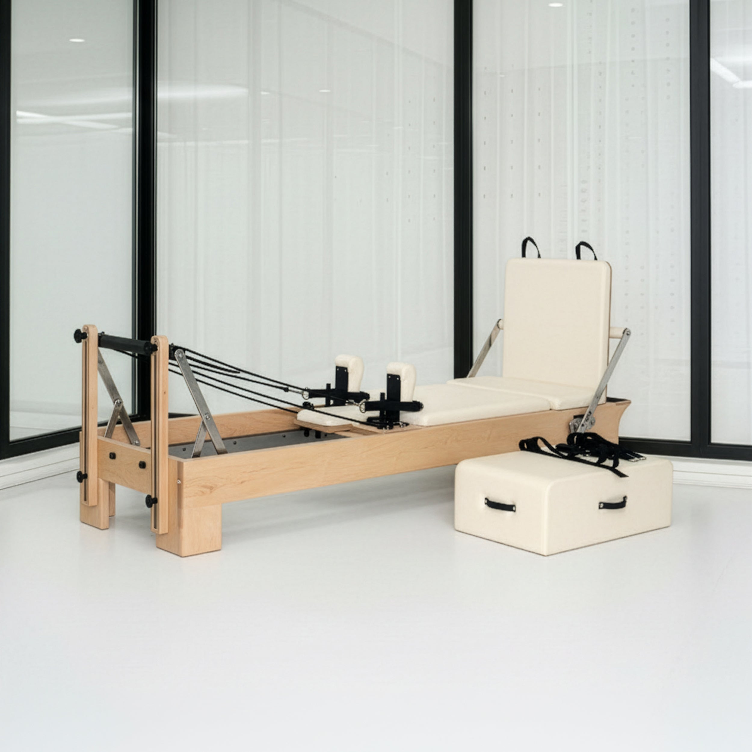 Pilates Reformer Ahorn "Pierna Corta" (incl. Caja de Sentarse y Tabla de Salto) - crema