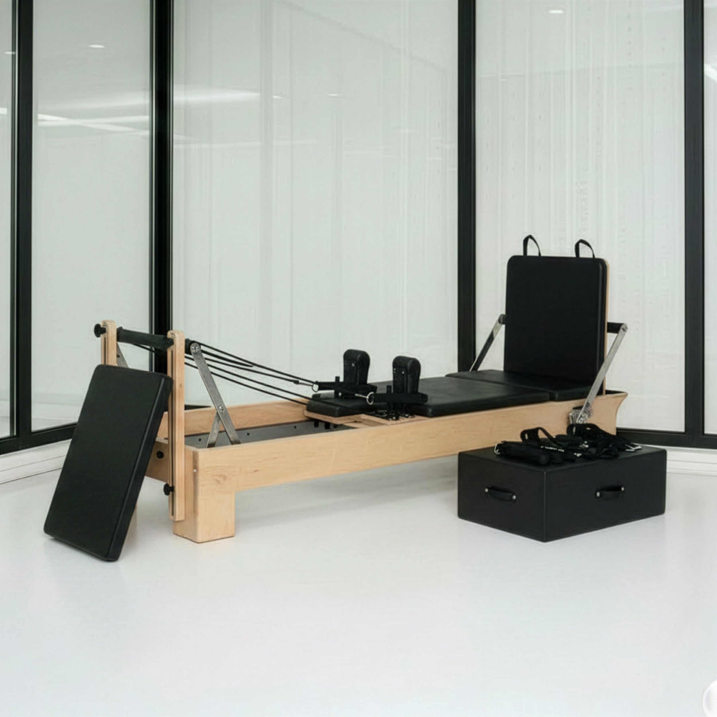 Reformer de Pilates Ahorn "Pierna Corta" (incl. Caja de Sentarse y Tabla de Salto) - negro